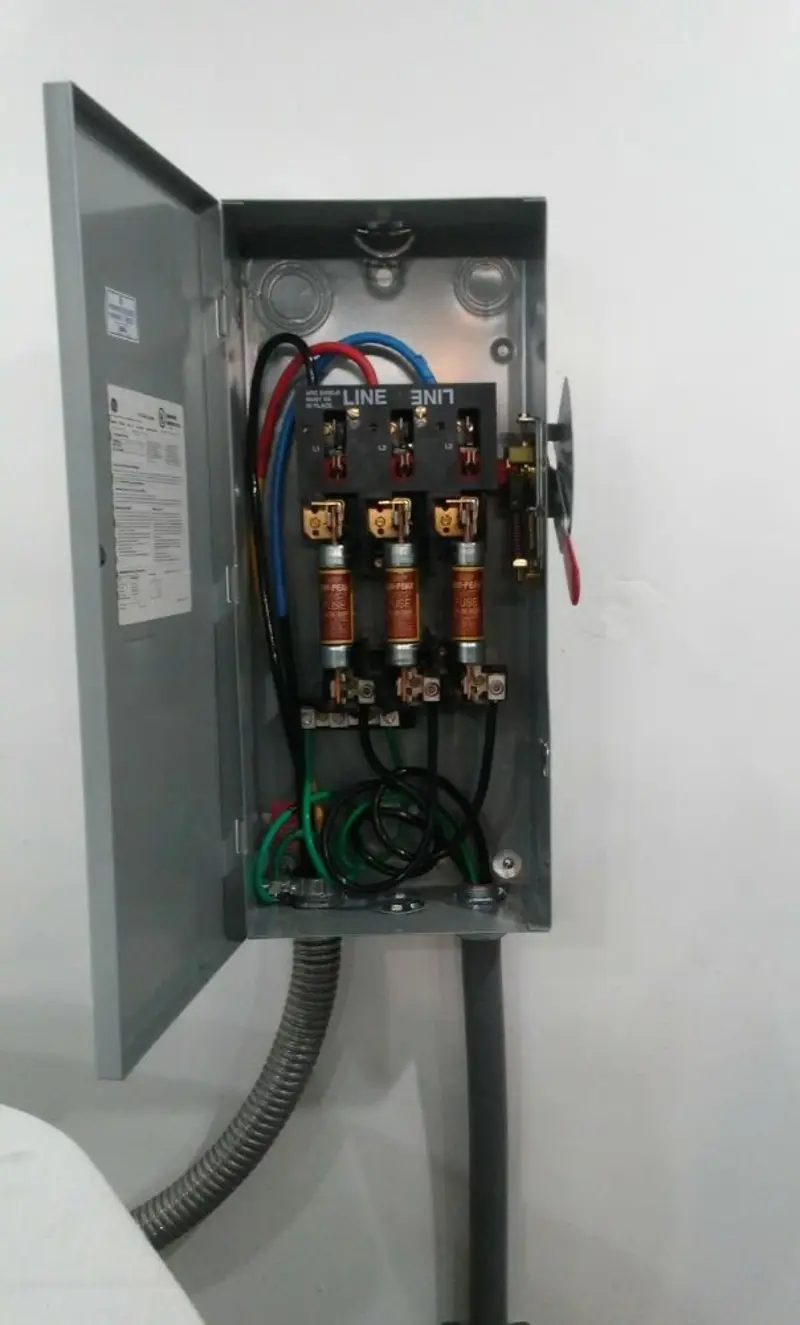 Three-phase disconnect switch installed for Smoke Detector Installation in Battlefield